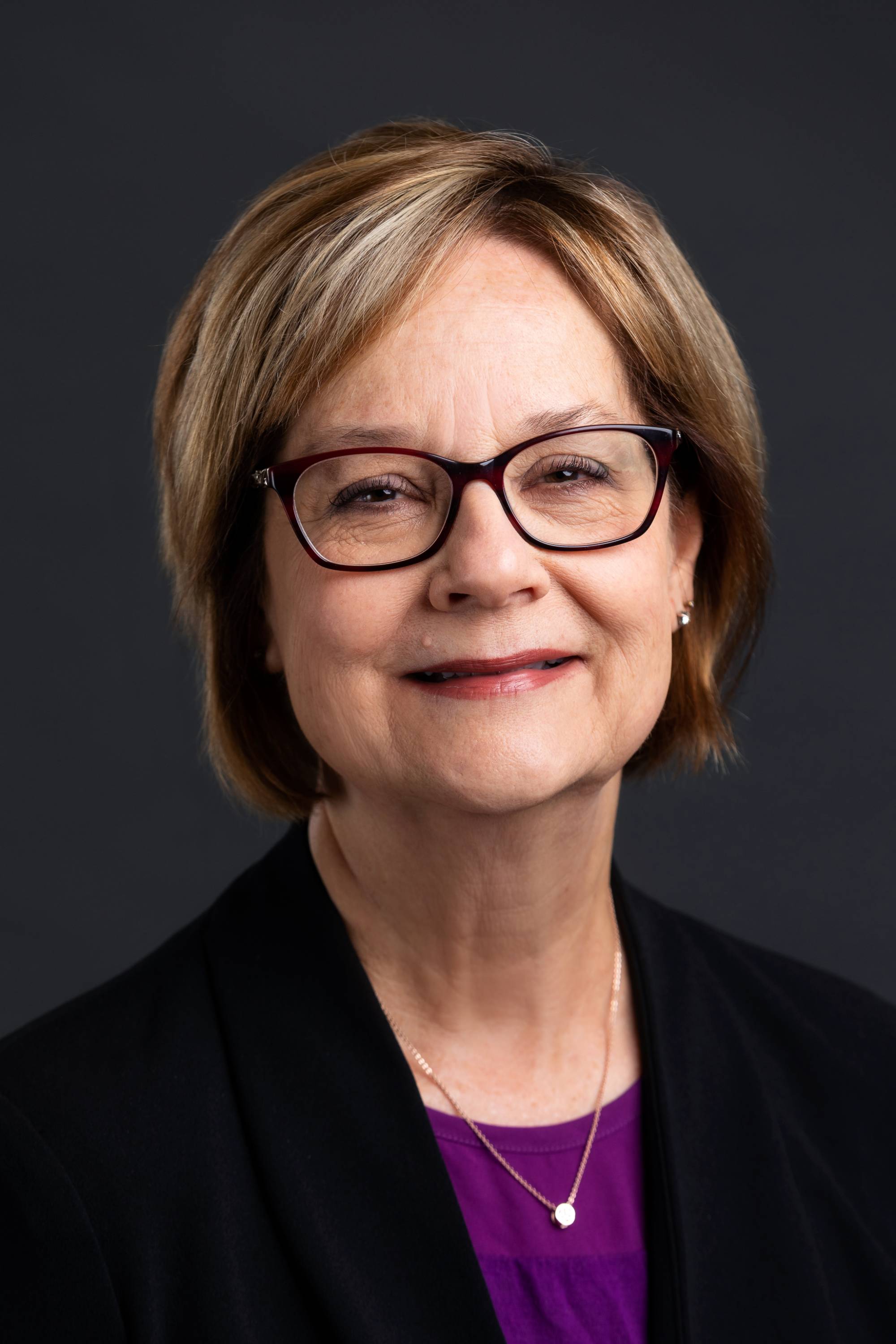 headshot of Roxanne Dill